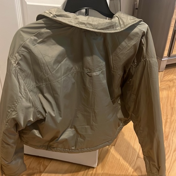 Green cropped light puffer - Picture 2 of 3